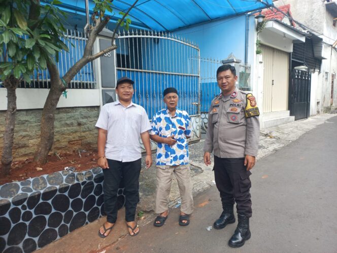 
					Cegah Kriminalitas, Polisi Sambangi Warga RW 05 Kebon Kacang Sampaikan Imbauan Kamtibmas
