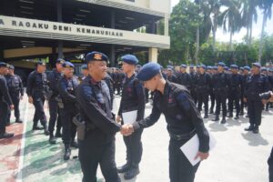 Brimob Polda Metro Jaya Beri Penghargaan kepada Anggota Berprestasi
