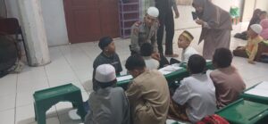 Siswa Latja Diktukba Polri TA 2025 Sambang dan Bimbing Anak Mengaji di Polsek Johar Baru