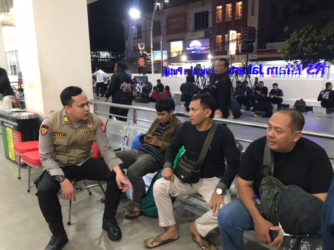 
					Tim Psikologi Polda Metro Jaya Dampingi Keluarga dan Guru Korban Ledakan SMAN 72
