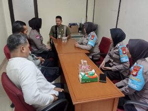 Polwan Polres Metro Jakarta Pusat Sambang dan Silaturahmi ke Kelurahan Paseban, Perkuat Sinergi dengan Kader Perempuan