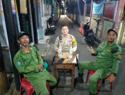Bhabinkamtibmas Sambangi Pos Kamling, Sosialisasi One Gate System untuk Tekan Kerawanan Malam Hari