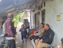 Bhabinkamtibmas Pegangsaan Dan Siswa Latja Polri Selesaikan Problem Solving Warga di Jalan Anyer Menteng