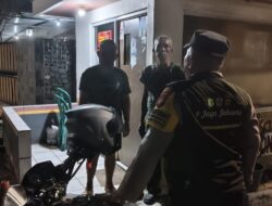 Bhabinkamtibmas Gondangdia Sambangi Satkamling Jalan Cik Ditiro, Tegaskan Pentingnya Patroli Dinihari
