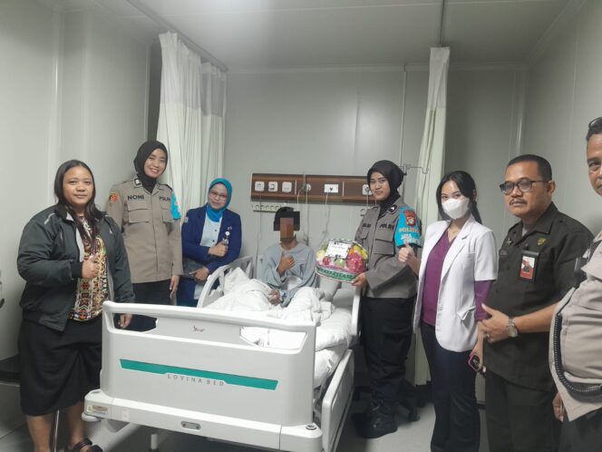 
					“Polwan Jaga Jakarta” Polres Metro Jakarta Pusat Hadir Temani Korban SMAN 72 di RS Pertamina