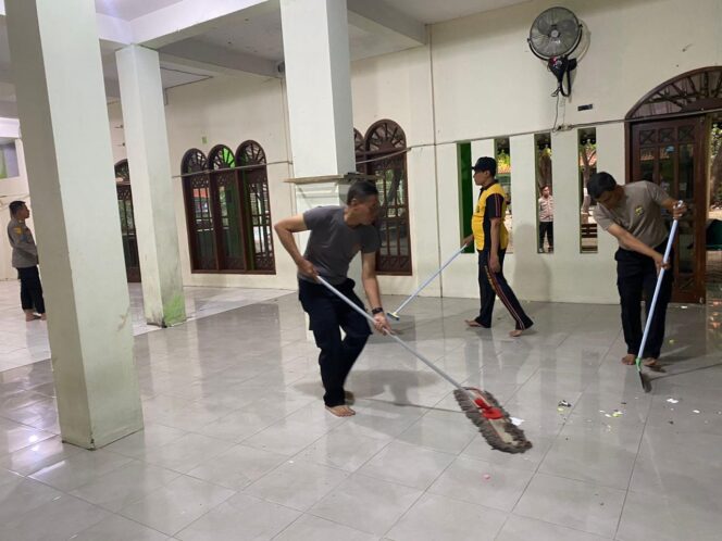 
					Polres Metro Jakarta Utara Gelar Aksi Peduli Pasca Ledakan di SMA Negeri 72 Kelapa Gading