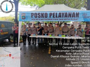 Pengamanan Posko Pelayanan Korban Ledakan SMAN 72 di RS Yarsi, Jakarta Pusat