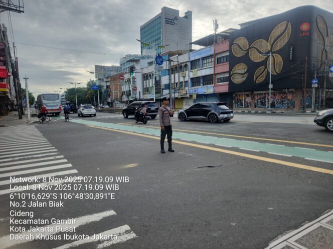 
					Polsubsektor Roxy Hadir di TL Biak, Pastikan Kelancaran Lalu Lintas dan Kenyamanan Warga di Pagi Hari