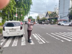 Patko 1011 Polsek Metro Gambir Jaga Ketertiban di Sekitar Stasiun Gambir, Antisipasi Kepadatan dan Gangguan Kamtibmas