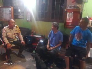 Bhabinkamtibmas Sambangi Pos Kamling RW 04 Gambir, Perkuat Sinergi dan Keamanan Lingkungan