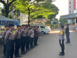 Polri Lakukan Pengamanan dan Pelayanan di Posko Penanganan Korban Ledakan SMAN 72 Jakarta di RS Yarsi