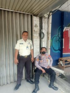 Patko 1013 Laksanakan Patroli Dialogis di Kebon Kelapa, Perkuat Sinergi dengan Petugas Keamanan