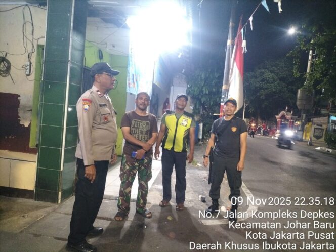 
					Sambangi Poskamling RW 07, Bhabinkamtibmas Johar Baru Tingkatkan Kewaspadaan Warga