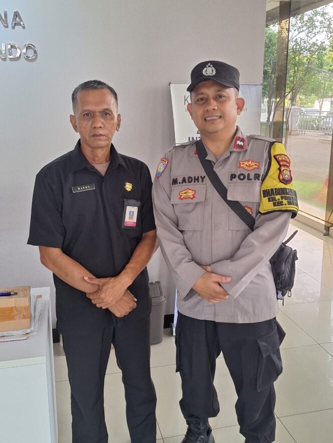 
					Bhabinkamtibmas Pegangsaan Ajak Security Graha Sisindokom Tingkatkan Kewaspadaan