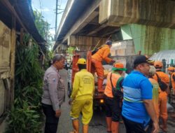 Polsek Sawah Besar Dukung Giat “Grebek Lumpur” di Mangga Dua Selatan