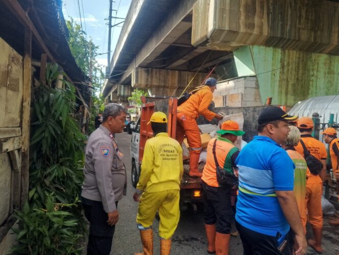 
					Polsek Sawah Besar Dukung Giat “Grebek Lumpur” di Mangga Dua Selatan