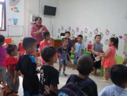 Sentuhan Kasih Satgas Humas Damai Cartenz untuk Anak Sekolah Minggu GKI Alfa Omega Kotaraja