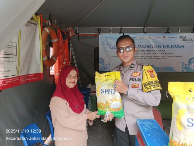 
					Wujud Kepedulian Polri Ringankan Beban Warga Kampung Rawa, Polsek Johar Baru Gelar Gerakan Pangan Murah