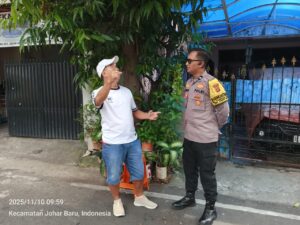Patroli dan Door to Door, Bhabinkamtibmas Kampung Rawa Ajak Warga Jaga Keamanan Lingkungan