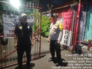 Bhabinkamtibmas Johar Baru Sambangi Poskamling, Ajak Warga Perkuat Keamanan Lingkungan