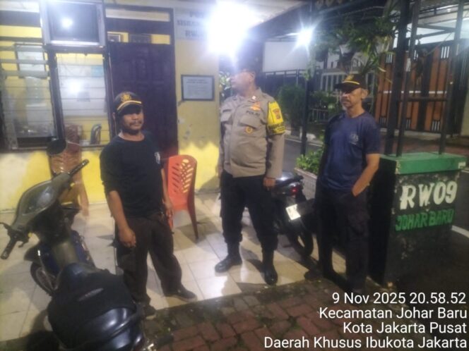 
					Jaga Jakarta, Bhabinkamtibmas Johar Baru Lakukan Cooling System di Poskamling RW09