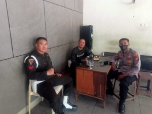 Patko 1013 Laksanakan Patroli Dialogis di Kawasan Kebon Kelapa, Ajak Warga Bersama Jaga Kamtibmas