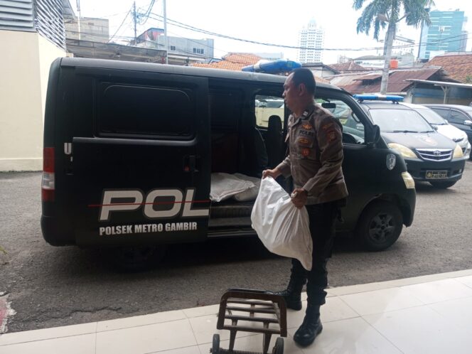 
					Polsek Metro Gambir Gelar Gerakan Pangan Murah di Kelurahan Duri Pulo, Wujud Kepedulian Polri terhadap Stabilitas Harga dan Kesejahteraan Warga