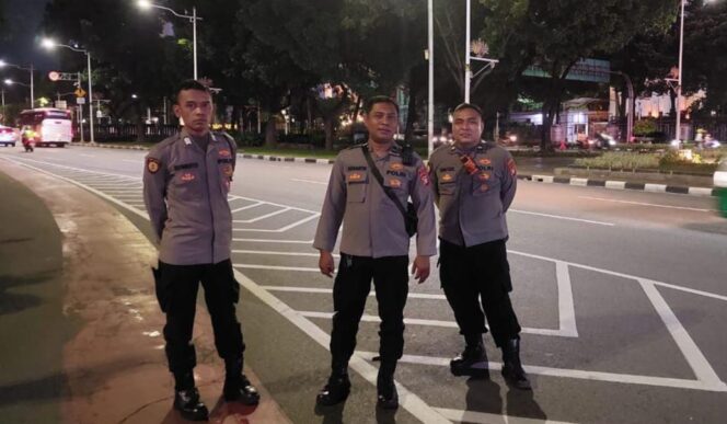 
					Polsek Metro Gambir Gelar Penutupan Jalan di Medan Merdeka Selatan, Antisipasi Balap Liar dan Gangguan Kamtibmas