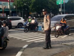 Unit Patko 1012 Laksanakan Pengaturan Lalu Lintas di TL Caringin, Pastikan Pagi Hari Aman dan Lancar