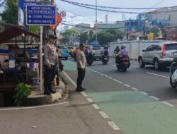 Polsek Metro Tanah Abang Gatur Padat Lalin Sore Hari di Kawasan Kebon Kacang Raya