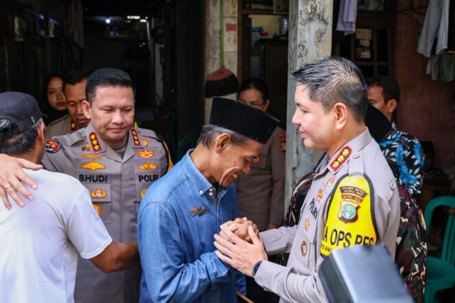 
					Polda Metro Jaya: Hansip Cakung Pahlawan Lingkungan, Polisi Hadir dengan Empati