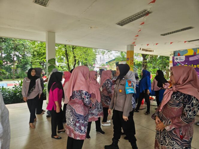 
					Polwan Jaga Jakarta Polres Metro Jakpus Ajak Kader PKK Menteng Cegah Kekerasan Anak di Era Digital
