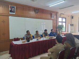 Bhabinkamtibmas Rawasari Hadiri Rakor Bulanan Tiga Pilar Bahas Permasalahan Lingkungan dan Harkamtibmas