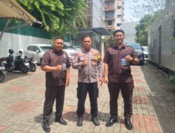 Bhabinkamtibmas Benhil Sambangi Petugas Keamanan di Kantor K Lab, Sampaikan Pesan Kamtibmas dan Cooling System