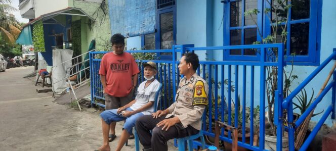 
					Bhabinkamtibmas Laksanakan Sambang Tokoh Masyarakat RT 14/16 di Kebon Melati Untuk Jaga Kamtibmas