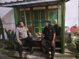 Bhabinkamtibmas Rawasari Sambang Pos Satkamling, Tingkatkan Kewaspadaan Dan Keamanan Lingkungan