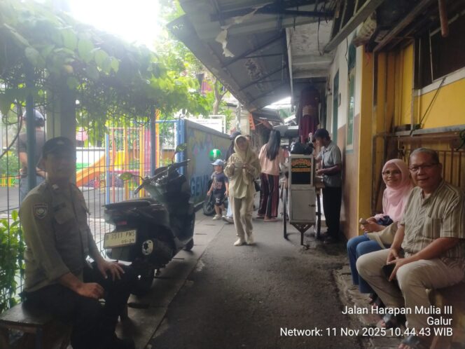 
					Bhabinkamtibmas Kelurahan Galur Sambang Warga RW 07, Ajak Masyarakat Jaga Kamtibmas