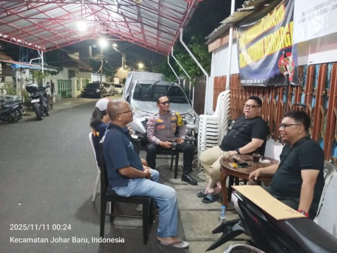 
					Bhabinkamtibmas Kampung Rawa Sambangi Pos Kamling RW 07, Tingkatkan Kewaspadaan Warga