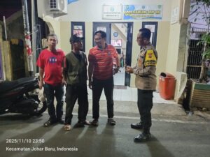 Guyub dan Kompak, Bhabinkamtibmas Kampung Rawa Sambangi Pos Satkamling RW 05