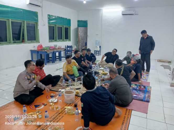 
					Pertemuan Bulanan RW dan LMK Kampung Rawa, Polisi Sampaikan Himbauan Kamtibmas