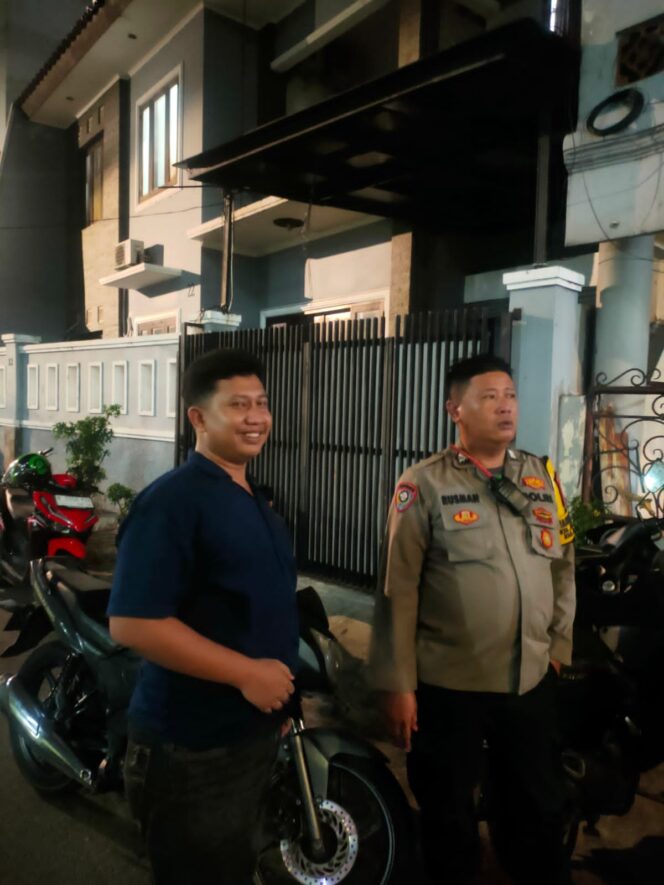 
					Perkuat Keamanan Lingkungan, Bhabinkamtibmas Kebon Sirih Sambangi Pos Kamling RW 10 Menteng