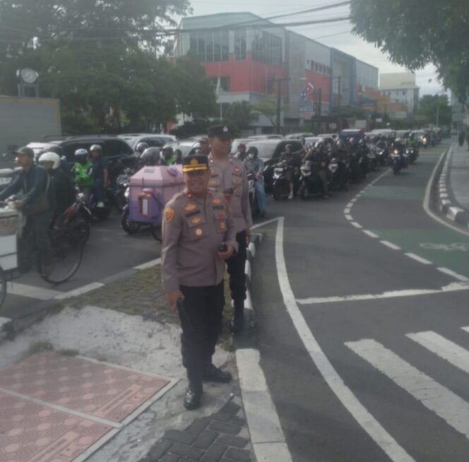 
					Wakapolsek Menteng Turun ke Jalan, Atur Lalu Lintas Pagi di Cikini