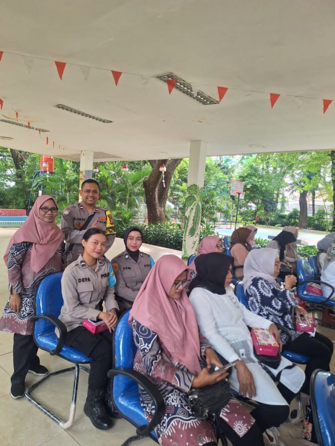 
					Polwan Jaga Jakarta Sosialisasikan Hukum di RPTRA Borobudur, Dukung Pemberdayaan Perempuan dan Perlindungan Anak