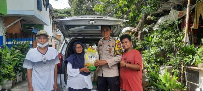 
					Bhabinkamtibmas Kebon Melati Sambangi RW 16, Warga Sangat Antusias Beli Beras SPHP