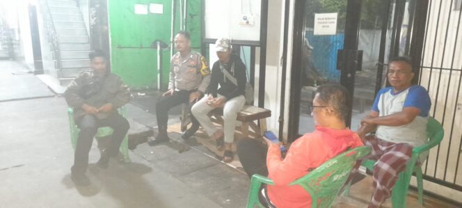 
					Kuatkan Keamanan Lingkungan, Bhabinkamtibmas Ajak Warga RW 04 Aktif di Pos Kamling