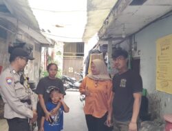 Bhabinkamtibmas Petojo Selatan Bantu Temukan Anak yang Terpisah dari Orang Tuanya, Wujud Kepedulian Polisi di Tengah Warga