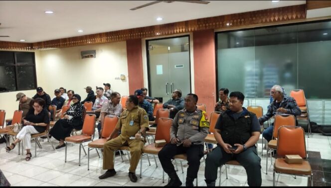 
					Perkuat Sinergi, Bhabinkamtibmas Gondangdia Hadiri Silaturahmi Lurah Baru Bersama Tiga Pilar