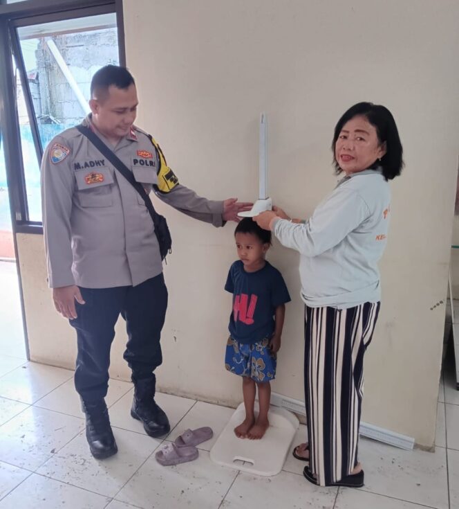 
					Bhabinkamtibmas Pegangsaan Dampingi Posyandu Melur RW 06, Wujud Kepedulian Polri Terhadap Kesehatan Warga