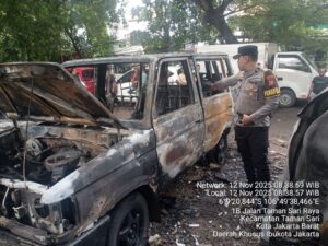 Respon Cepat Pamapta III Datangi TKP, Kebakaran di Bawah Layang Karang Anyar Berhasil Dipadamkan