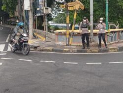 Polsek Metro Tanah Abang, Lantas dan Polwan Atur Lalu Lintas Pagi Hari di TL Karet Bivak, Antisipasi Kemacetan